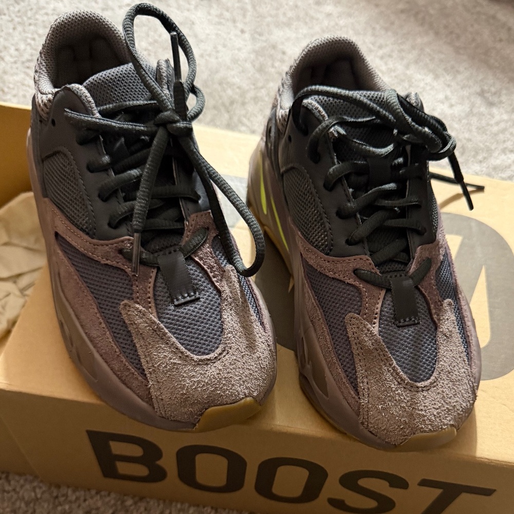 Yeezys size 4